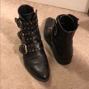 Barely used size 8 boots !